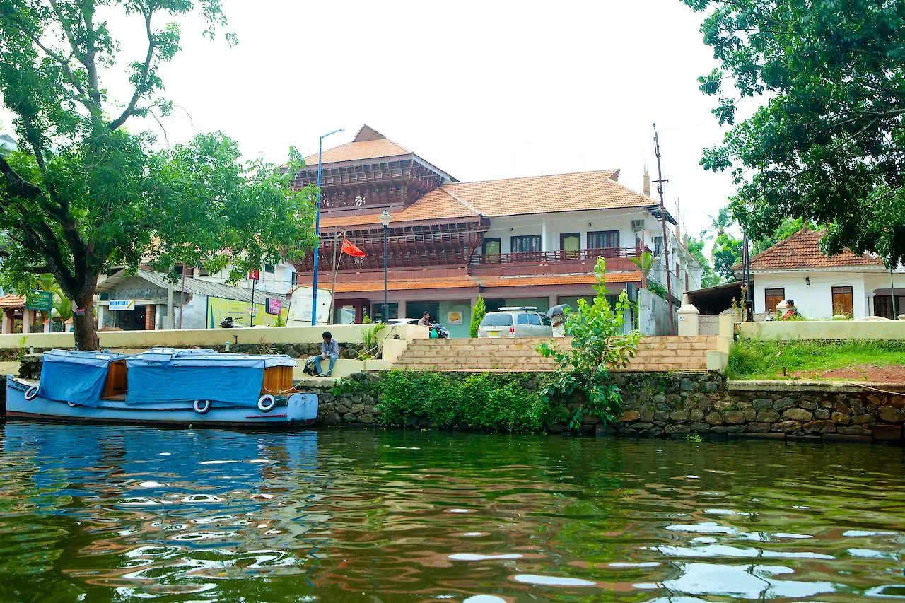 Alappuzha Sisir Palace Backwater Resort 2*,  الهند
